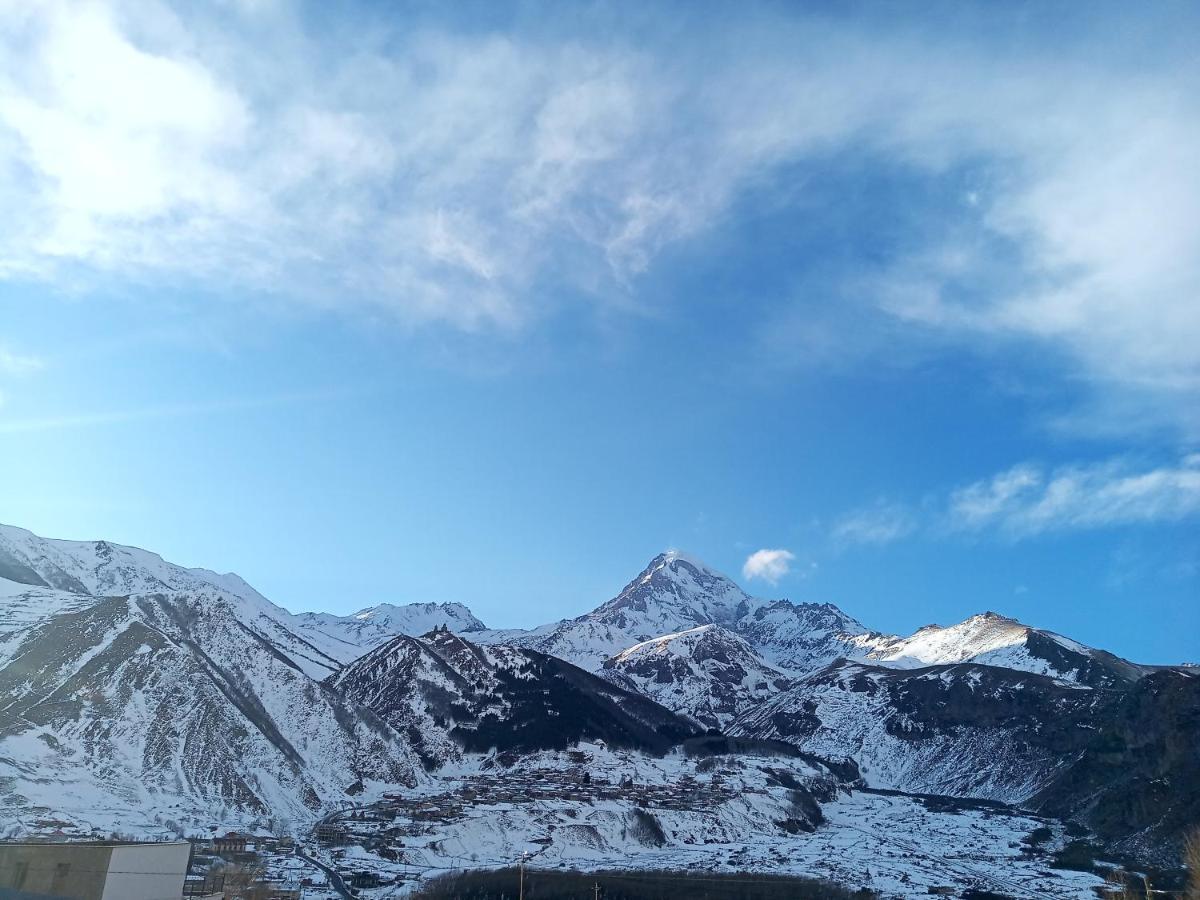 Guest House Sunset Kazbegi Bagian luar foto