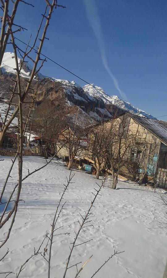 Guest House Sunset Kazbegi Bagian luar foto