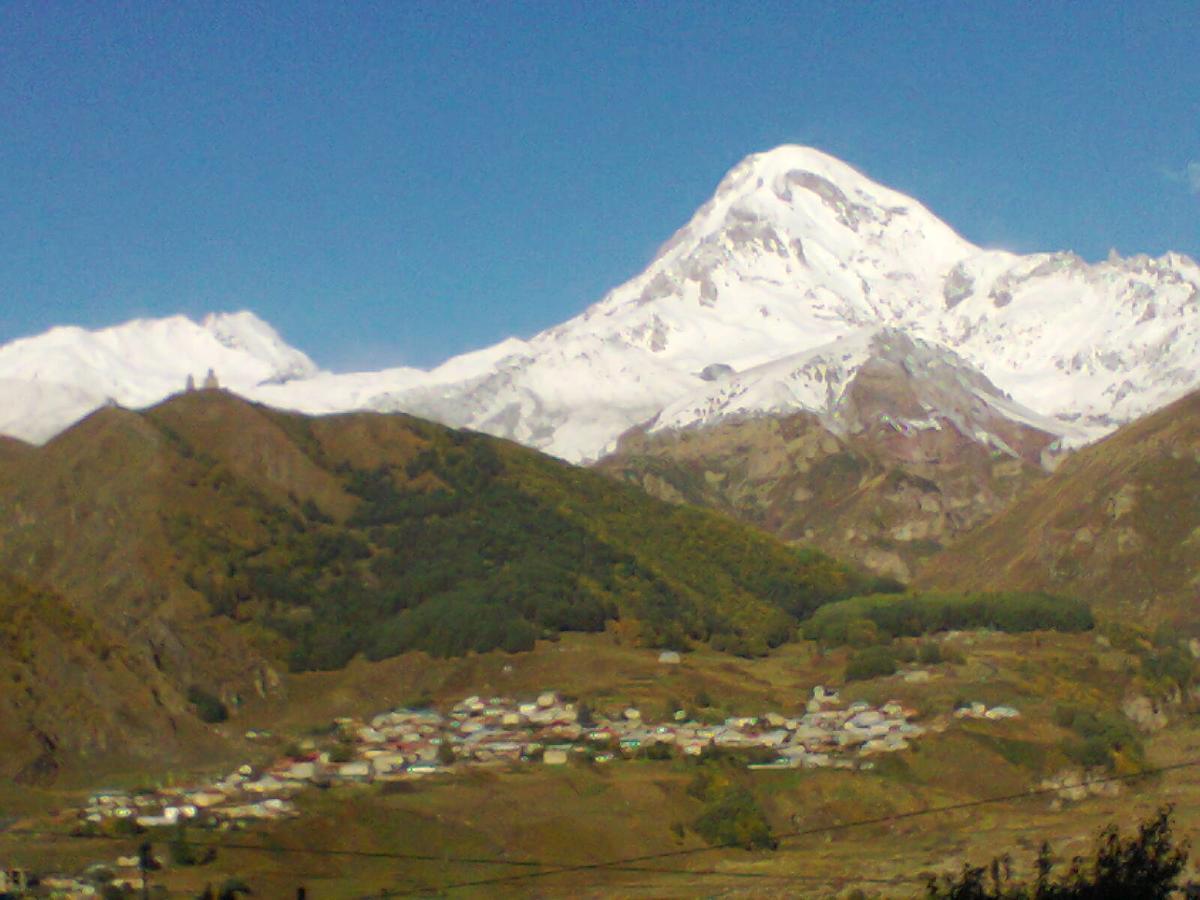 Guest House Sunset Kazbegi Bagian luar foto