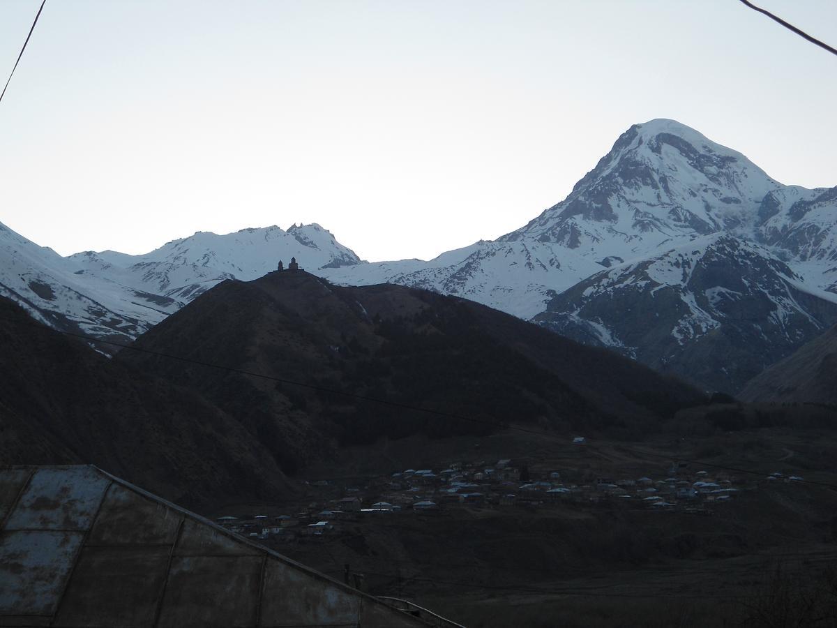 Guest House Sunset Kazbegi Bagian luar foto