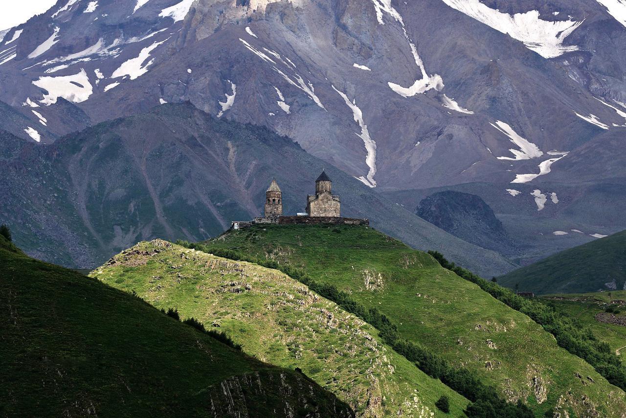 Guest House Sunset Kazbegi Bagian luar foto