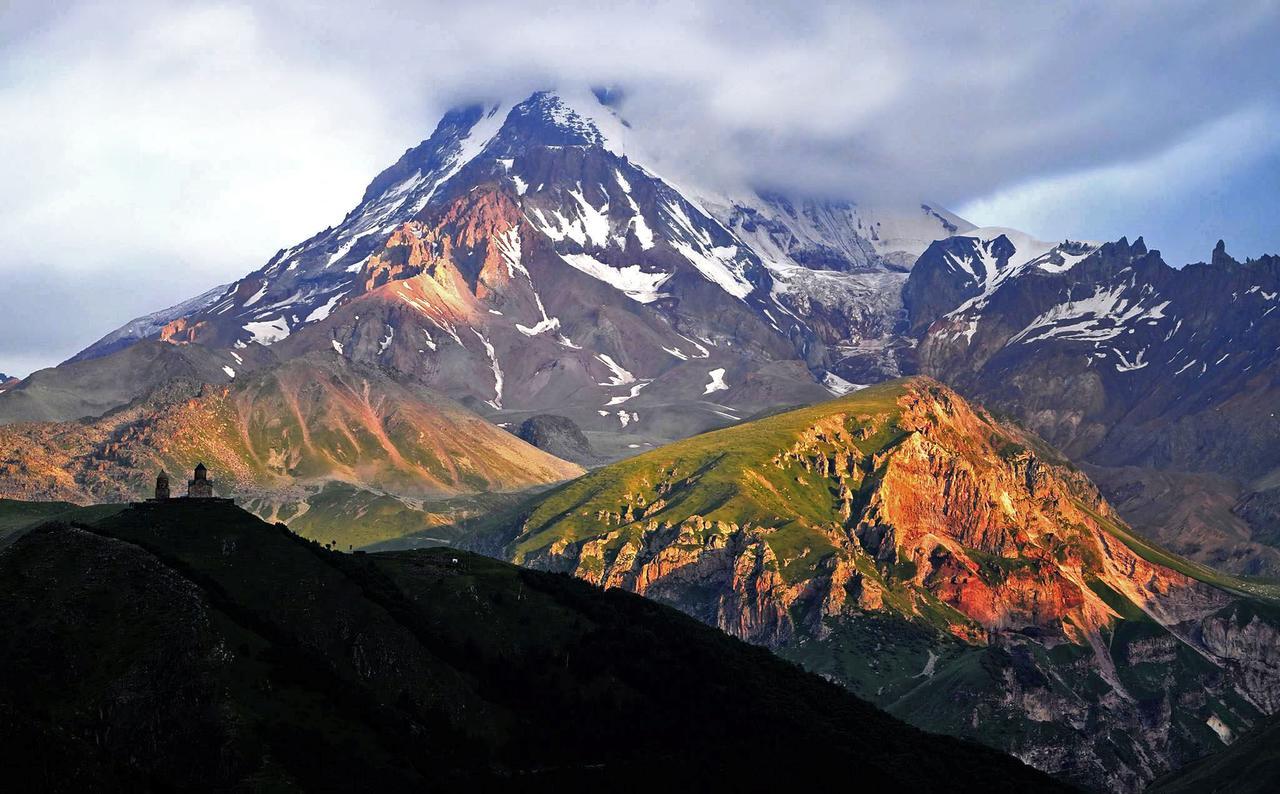 Guest House Sunset Kazbegi Bagian luar foto